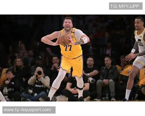 湖人半场落后76人7分东契奇贡献19分8篮板5助攻小里表现不佳仅得2分