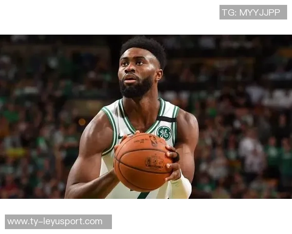 杰伦布朗首节低迷次节回暖上半场狂砍19分展现强大实力